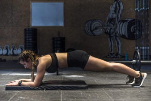 Que se pueden obtener al realizar ejercicios de abdominales en CrossFit.